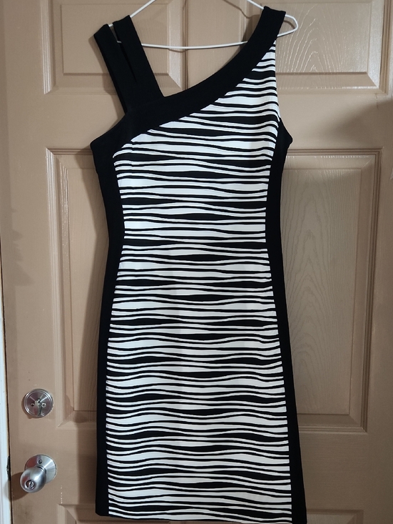 Joseph Ribkoff Dresses & Skirts - Joseph Ribkoff One-Shoulder Black & White Zebra-Stripe Sheath Dress Sz 12